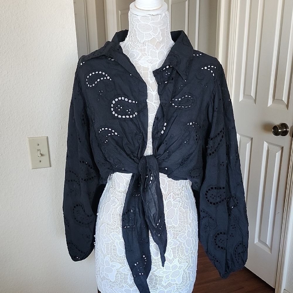 ✨️Meo Meli Paisley Black Eyelet Crop Top✨️ Size L MADE IN ITALY🖤 NEW W/TAGS!